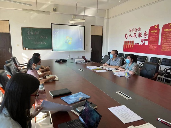 太阳成集团tyc33455ccww召开课程建设和教学改革项目中期汇报会议-4